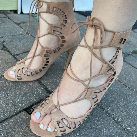 Shoemint cream/tan heels - Picture 2 of 9